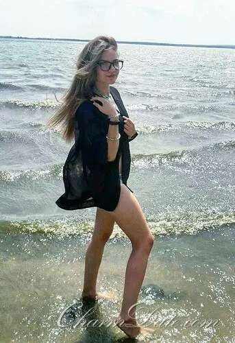 Juli Profile image 2